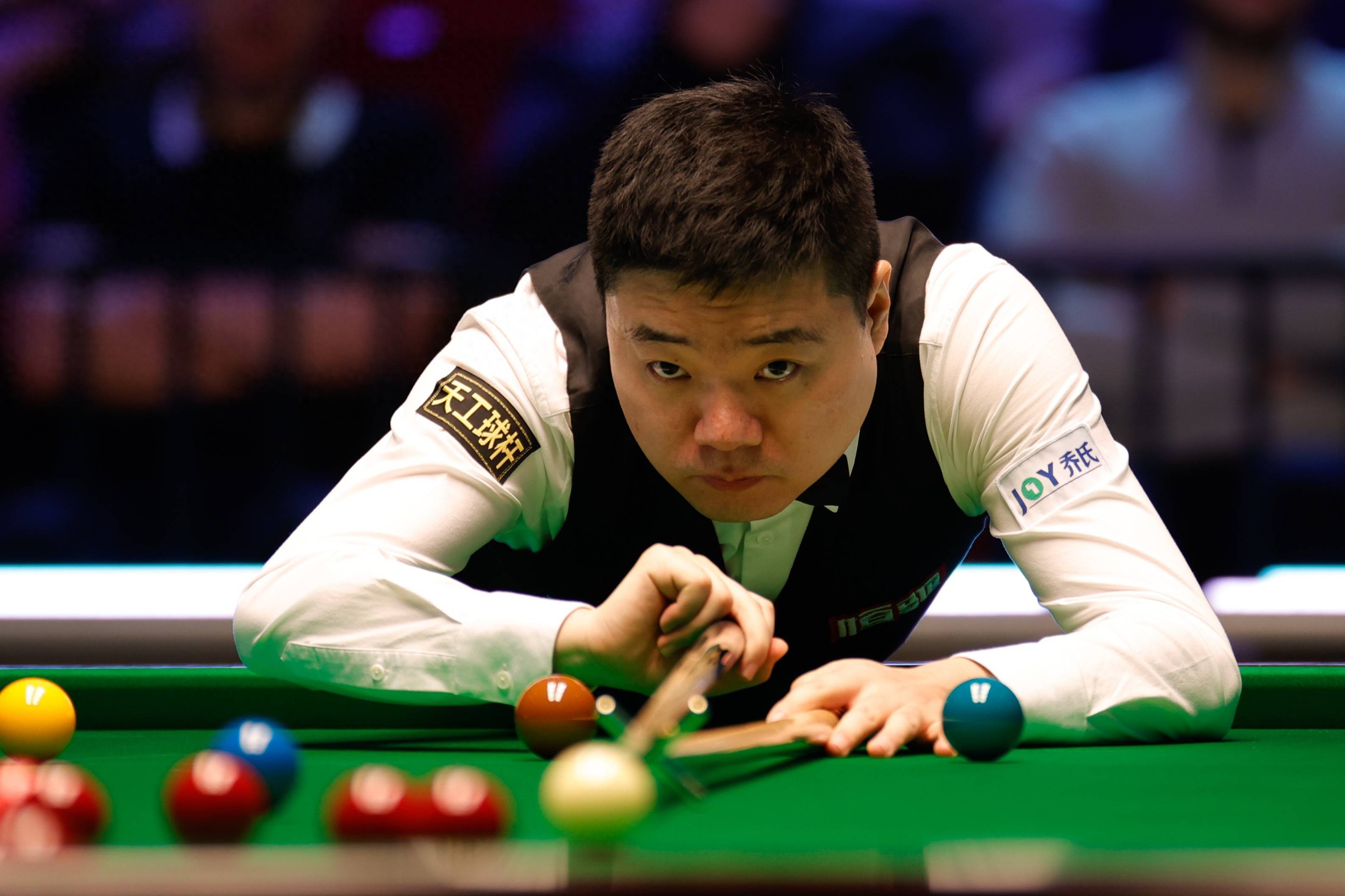 有助于她在 有助于她在